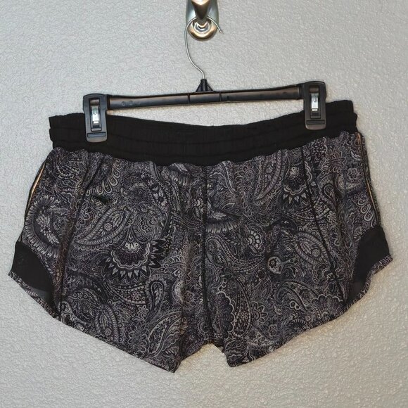 Lululemon Hotty Hot Short 2.5" inseam - 10 Mini Antique Paisley White Black - Picture 4 of 6